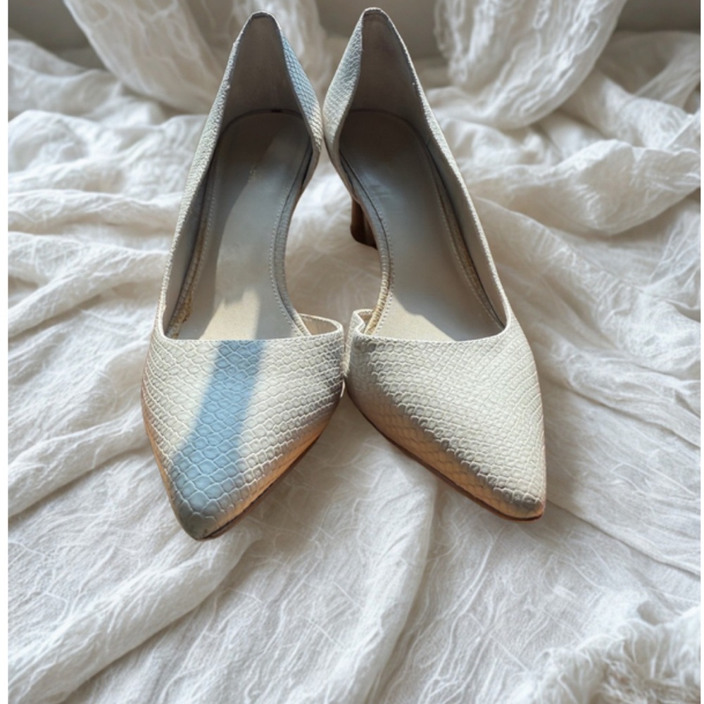 Calvin Klein- Size 10- Off White Pumps- Reptile pattern on leather